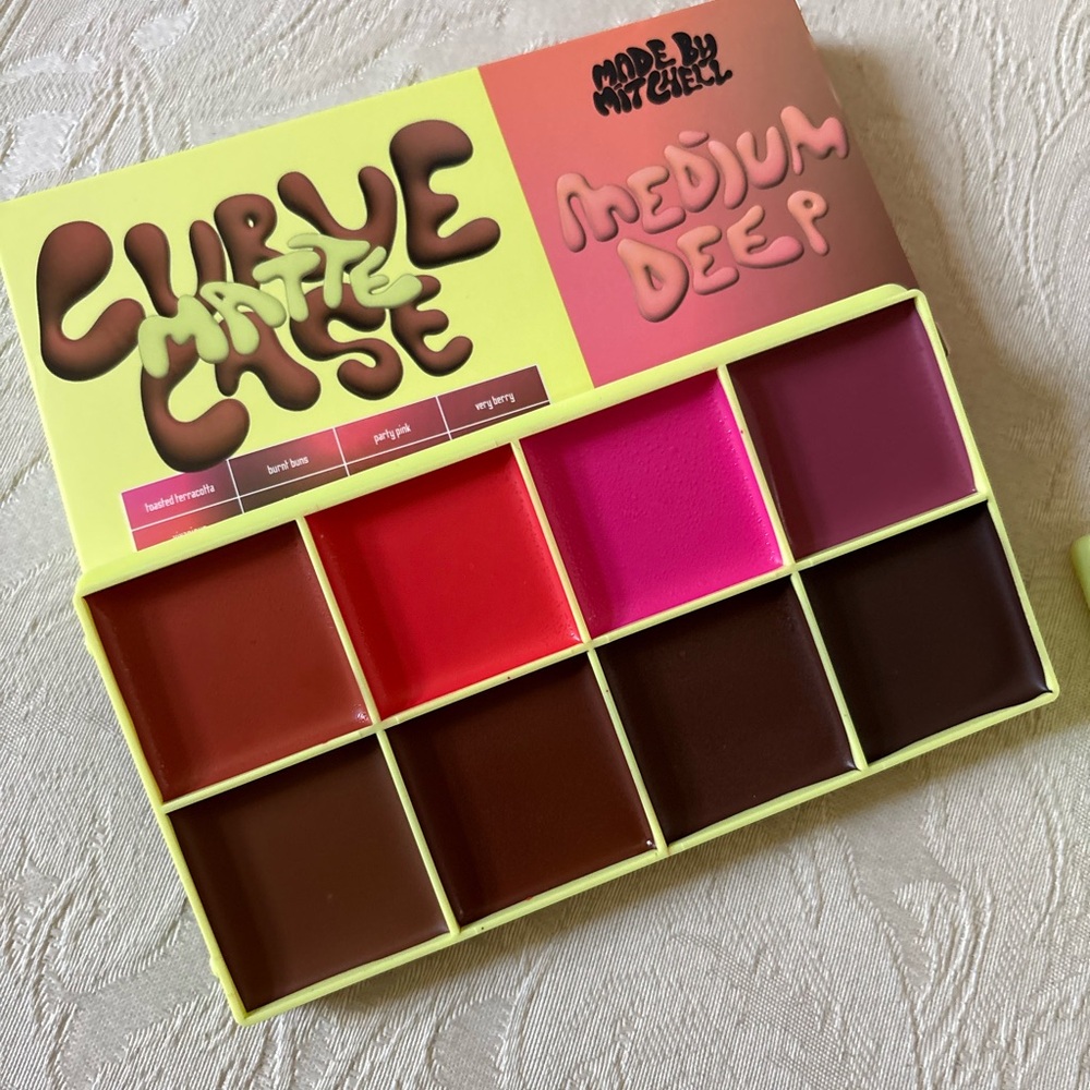 Made by Mitchell Curve Case Matte Cream Face & Eye Palette Medium Deep BNIB - Picture 6 of 10